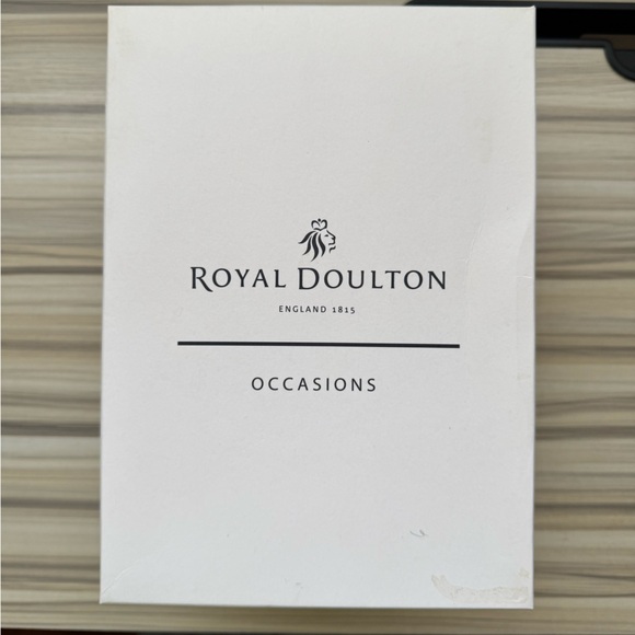 Royal Doulton - With Love figurine - Picture 2 of 6